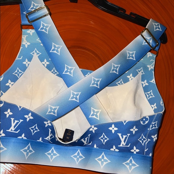 Authentic Louis Vuitton Monogram ombré Sporty Crop Top - Picture 3 of 6